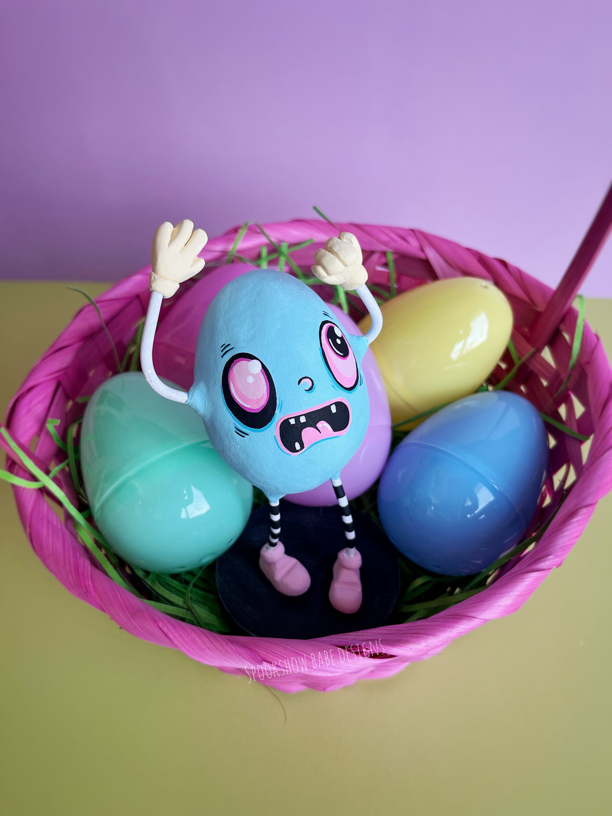 Egg Hunt! Blue Runny Egg