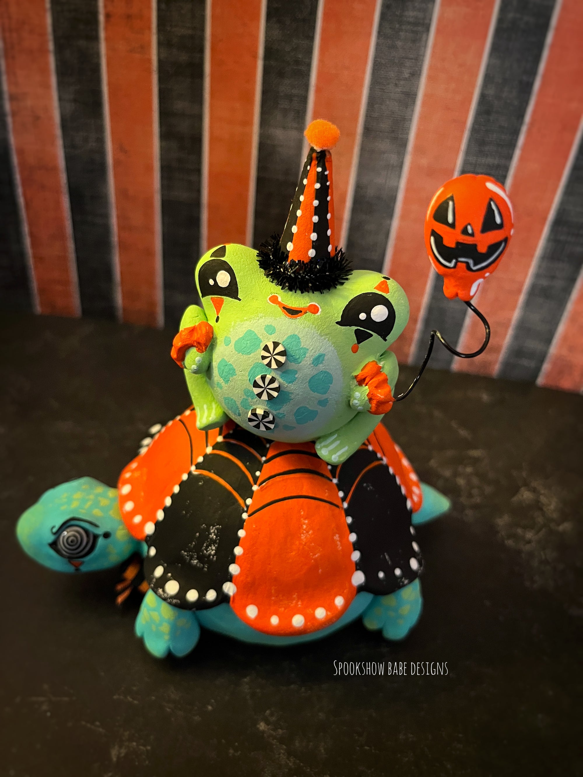 Traveling Circus Tortoise & Frog