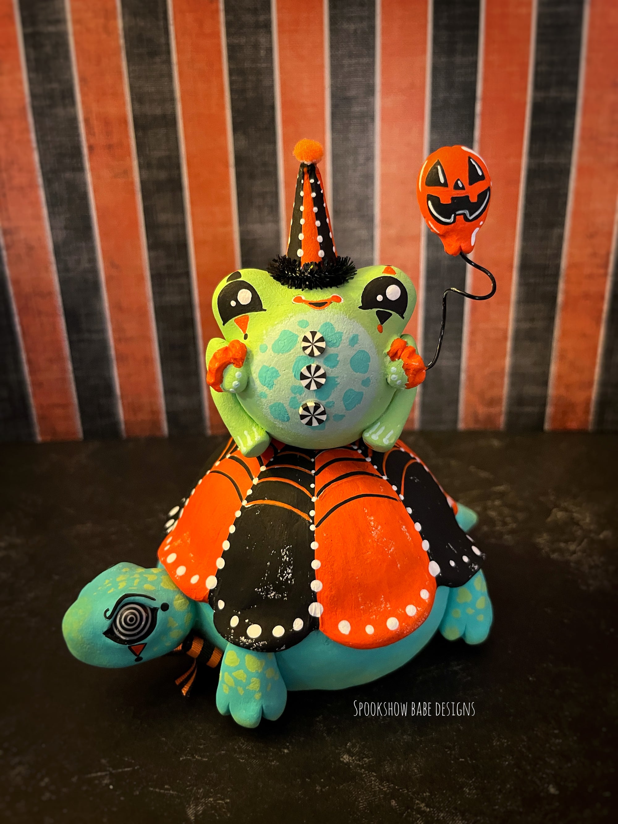 Traveling Circus Tortoise & Frog