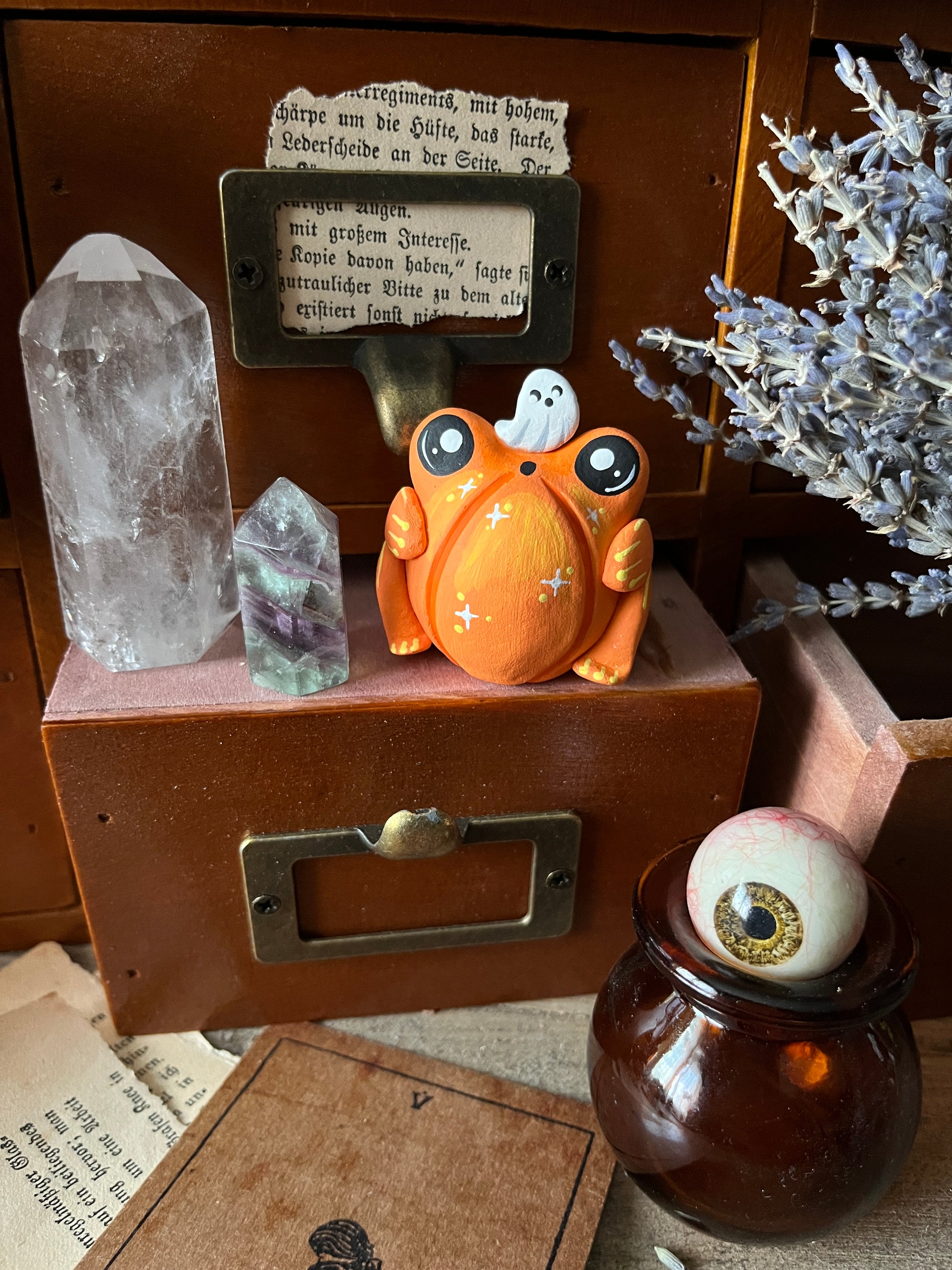 Guppy the Pumpkin Frog & Spook!