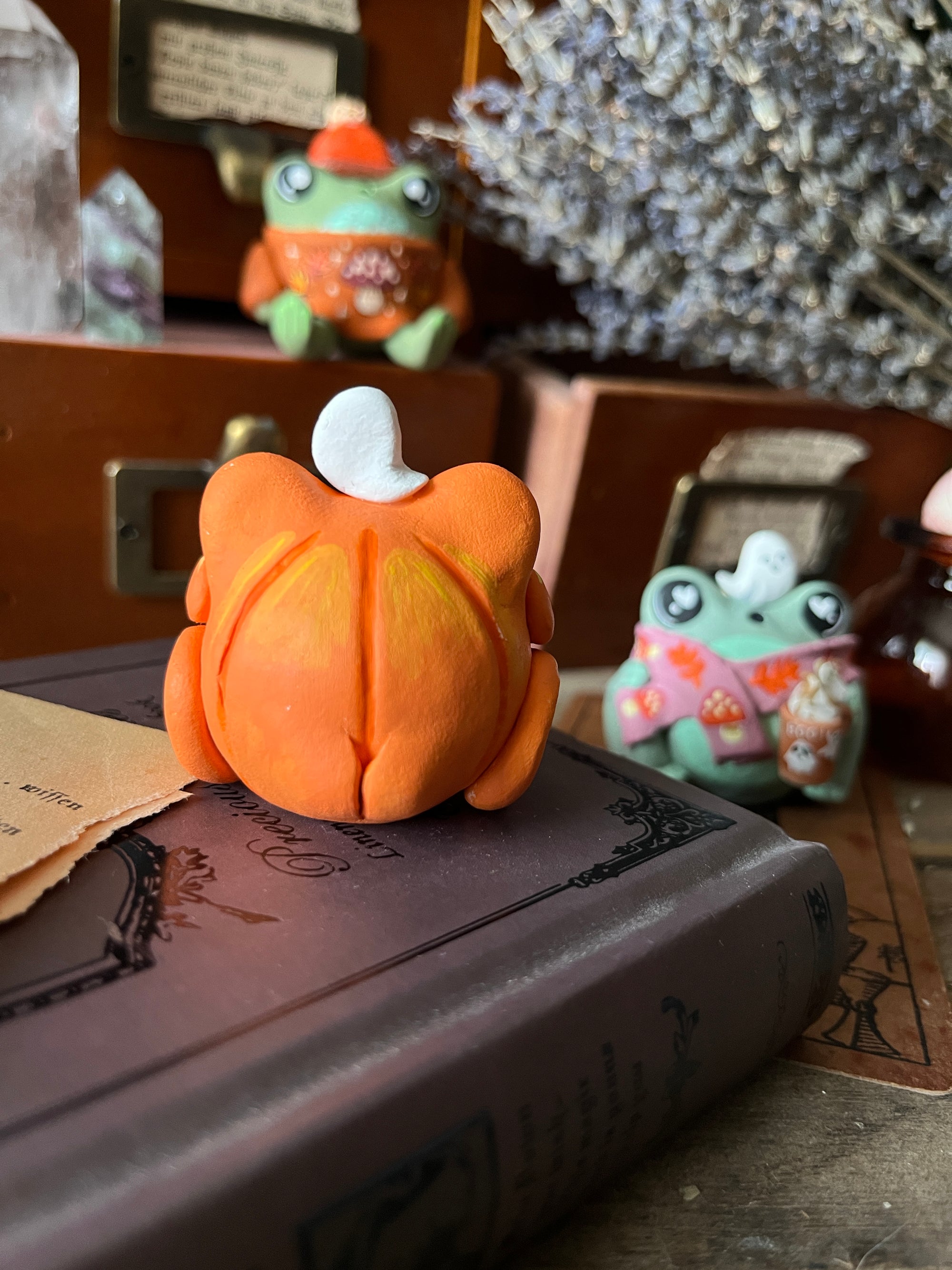 Guppy the Pumpkin Frog & Spook!